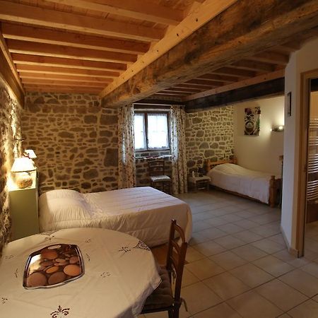 Bed and Breakfast Ferme Cidricole Hugues Desfrièches Sainte-Marguerite-de-Carrouges Zimmer foto