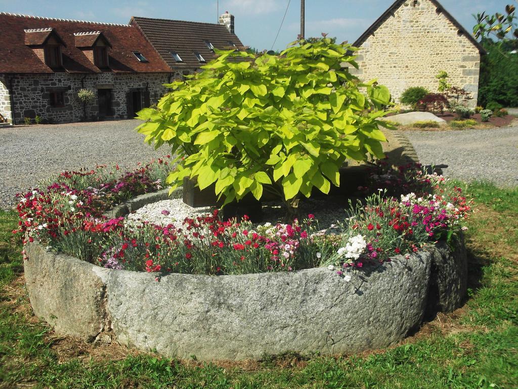 Bed and Breakfast Ferme Cidricole Hugues Desfrièches Sainte-Marguerite-de-Carrouges Zimmer foto